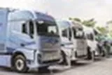 Phát hiện đội xe tải Trung Quốc với đầu kéo nặng 49 tấn, không dùng xăng cũng không cần sạc điện, âm thầm làm nhiệm vụ quan trọng
