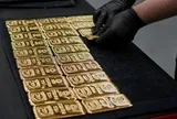 Giá vàng mất mốc 4.500 USD/oz, quỹ lớn nhất thế giới bán hàng tạ vàng