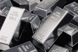 Một tổ chức "xả" hàng chục tấn bạc chỉ trong một ngày
