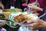 Indonesia: Người phụ nữ tử vong sau khi ăn thịt gà xiên: Kết quả khám tử thi gây bất ngờ