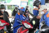 Giá xăng dầu đồng loạt giảm, dầu diesel rẻ hơn gần 1.000 đồng/lít