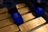 Giá vàng sẽ đi đâu về đâu khi sắp rơi sâu nhất 18 năm, chuyên gia chỉ rõ: Nhà đầu tư cần chờ 1 trong 3 yếu tố này