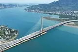Phát hiện trụ bê tông cốt thép cao 200 m được dựng giữa cửa sông, thứ nó 'gánh' phía trên là công trình dài 914 m từng bị xem là không thể xây dựng