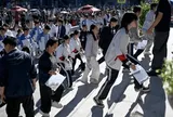 Thí sinh trường chuyên vừa rời phòng thi đã khóc nấc, khi biết điểm 2 Đại học danh tiếng đã gọi điện trao đổi riêng cùng lời đề nghị