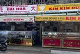 Cảnh khác lạ khi giá vàng giảm không ngừng