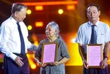 Cầu truyền hình ‘Sao sáng dẫn đường’ đẫm nước mắt: Cô Nhớ tìm thấy manh mối về cha liệt sĩ rồi!