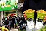 Từ sữa tuyết đến bơ già dừa non: Vì sao người trẻ chấp nhận xếp hàng để mua?