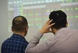 Lực bán 'dội' mạnh cuối phiên, VN-Index lại rời xa 1.800 điểm