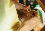 Giá vàng và giá bạc đồng loạt đi xuống do nhà đầu tư chốt lời