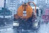 Vụ xe bồn xả nước thải đen kịt xuống đường: Phạt tài xế 3 triệu đồng