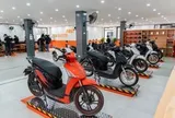 Xem xưởng dịch vụ 1.000m2 của Dat Bike ở Hà Nội: Xử lý cùng lúc 70 xe, có phụ tùng cho cả xe đã ngừng bán