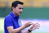 Chê HLV Hudson 'kém tài' so với Kim Sang Sik, chuyên gia Thái Lan kêu gọi Kiatisak trở lại