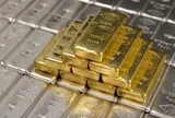 Giá vàng bật tăng 2 phiên liên tiếp, quỹ lớn nhất thế giới "quay đầu" xả hàng