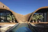 Khám phá 'nhà thụ động' với mái thu nước mưa bằng gạch ở São Paulo, Brazil