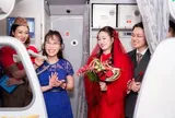 Tổ chức đám cưới ở độ cao 10.000m, một cặp đôi được tỷ phú Nguyễn Thị Phương Thảo trực tiếp tham dự chúc phúc