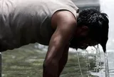 Người đàn ông 56 tuổi suýt mất mạng sau một lần tắm chỉ vì mắc phải sai lầm của nhiều người
