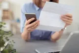 Được cam kết trả 200.000 đồng cho mỗi giao dịch qua tài khoản ngân hàng, người phụ nữ lập tức từ chối và báo công an