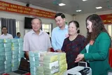 GPMB Quốc lộ 1A: Máy đếm tiền chạy hết công suất, người dân mang bao tải tiền về