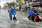 Thời tiết hôm nay 8-10: Miền Trung mưa rất to, miền Nam mưa chiều