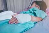 Bé gái 4 tuổi mắt thâm tím như "gấu trúc", bác sĩ cảnh báo bệnh nguy hiểm khiến mẹ bật khóc vì bỏ qua dấu hiệu quen thuộc