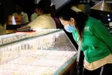 Giá vàng hôm nay 13-10: Vừa vượt 4.200 USD, vàng thế giới đã đảo chiều giảm sâu