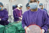 Bụng to bất thường, người đàn ông sốc khi bác sĩ gắp ra thứ "đáng sợ" nặng 2kg bên trong