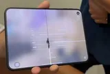 iPhone Duo bị nứt, sọc màn hình bất thường