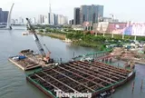 Bí mật dưới mặt nước của cầu đi bộ qua sông Sài Gòn