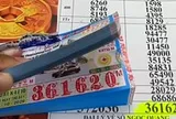 Người đàn ông Cà Mau trúng 160 vé số, nhận hơn 35 tỉ đồng
