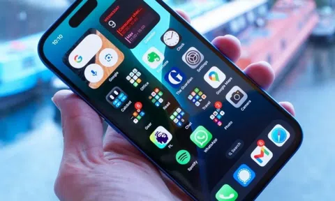 Camera tối đen, đèn pin tắt ngúm: Người dùng iPhone đau đầu vì iOS 18.2