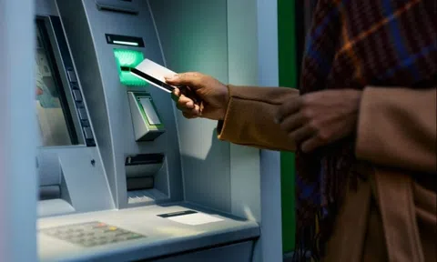 Chỉ còn 2 ngày trước nghỉ Tết: Lưu ý điều này khi rút tiền tại máy ATM để không bị mất tiền hay lộ thông tin cá nhân