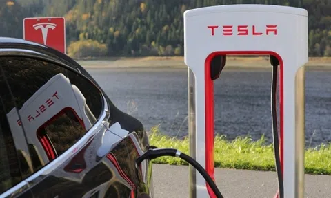 Tesla biến cáp sạc thành 'pháo đài chống trộm', cắt cáp là dính bẫy ngay