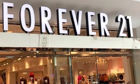 Forever 21 nộp đơn xin phá sản: Ảnh hưởng của 'cơn bão quét' mang tên thương mại điện tử