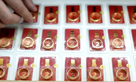 Giá vàng nhẫn bất ngờ giảm, USD cao chưa từng có