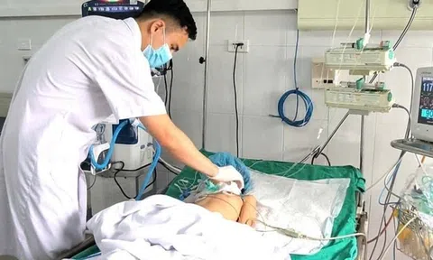 Bé gái nguy kịch vì một vết thương nhỏ ở chân