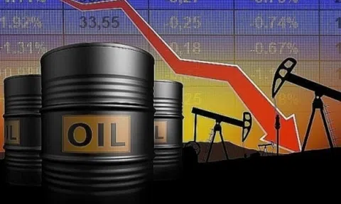 Giá dầu lao dốc kỷ lục kể từ 2021