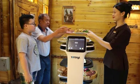 Nhân viên 260 triệu đồng: Nhà hàng ở Hải Dương gây sốt với robot phục vụ