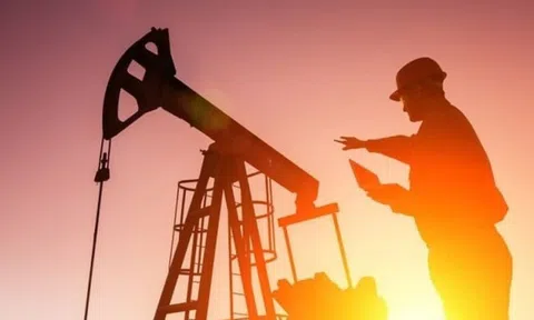OPEC+ sắp bơm thêm 2,2 triệu thùng dầu/ngày ra thị trường, đe dọa dỡ bỏ cắt giảm