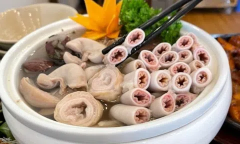 Quán Lòng Chát cơ sở TP Hồ Chí Minh vừa đón đoàn kiểm tra an toàn thực phẩm đột xuất