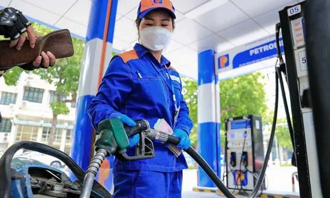 Nguy cơ lũng đoạn thị trường nếu doanh nghiệp tự quyết giá xăng dầu?
