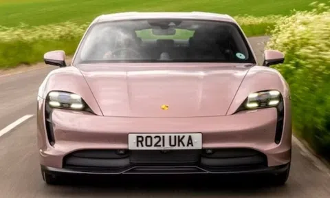 Porsche đổ lỗi cho móng tay khách hàng sau sự cố kéo dài 3 năm