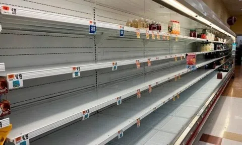 Các ông lớn bán lẻ Walmart, Target phải 'cầu cứu' Tổng thống Trump trước áp lực nhiều kệ hàng sẽ trống rỗng trong mùa hè này