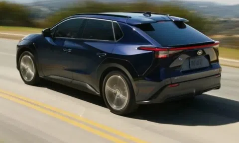 Toyota 'lột xác' dòng xe điện duy nhất đang bán tại Mỹ: Đổi tên, nâng tầm để cạnh tranh Tesla và GM