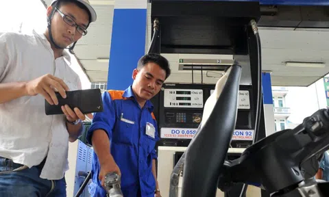 Giá xăng có thể đảo chiều tăng sau 2 lần giảm