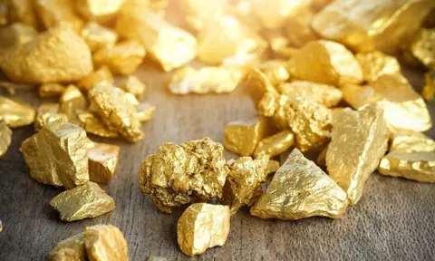 Suốt nhiều năm âm thầm thu gom răng người chết, ông lão nấu được thỏi vàng 1.800 USD