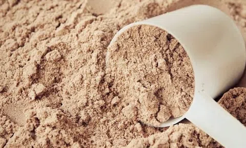 Phạt nặng công ty dùng gần 4,4 tấn nguyên liệu hết hạn để chế biến thực phẩm chức năng