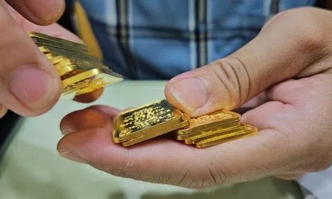 Tối ngày 15-5, giá vàng bất ngờ tăng trở lại, vàng miếng SJC lại ngược dòng