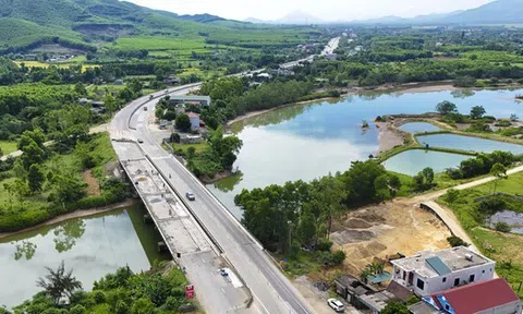 Cầu 'chống nạng gỗ' trên quốc lộ 1A qua Hà Tĩnh hiện ra sao?