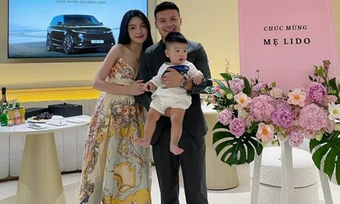 Chiếc xe 8 tỷ vừa được cầu thủ Quang Hải tặng, Chu Thanh Huyền đi xế xịn nhưng có điều kiện