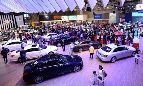 Xe nhập khẩu 'soán ngôi' lắp ráp, các hãng ô tô Việt đua nhau tung các chương trình khuyến mãi 'chưa từng có'
